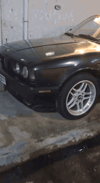 بي ام 525 • اسود • اوراق