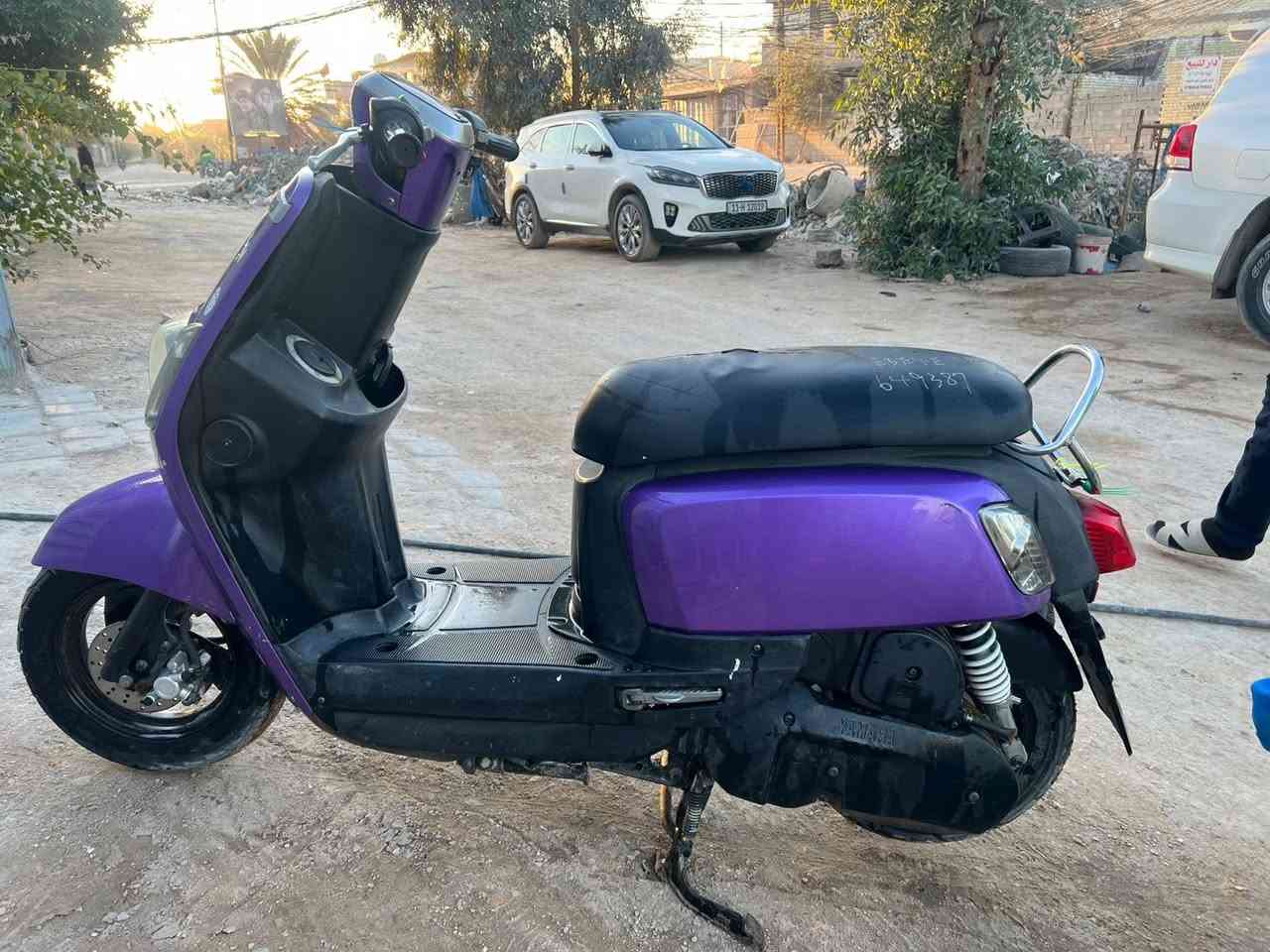 السلام عليكم شباب بوليس نوزل للبيع مستعجل ع بيعتها قبل شهر نازله من الرمبه  رقم صاحب الدراجه ***********
