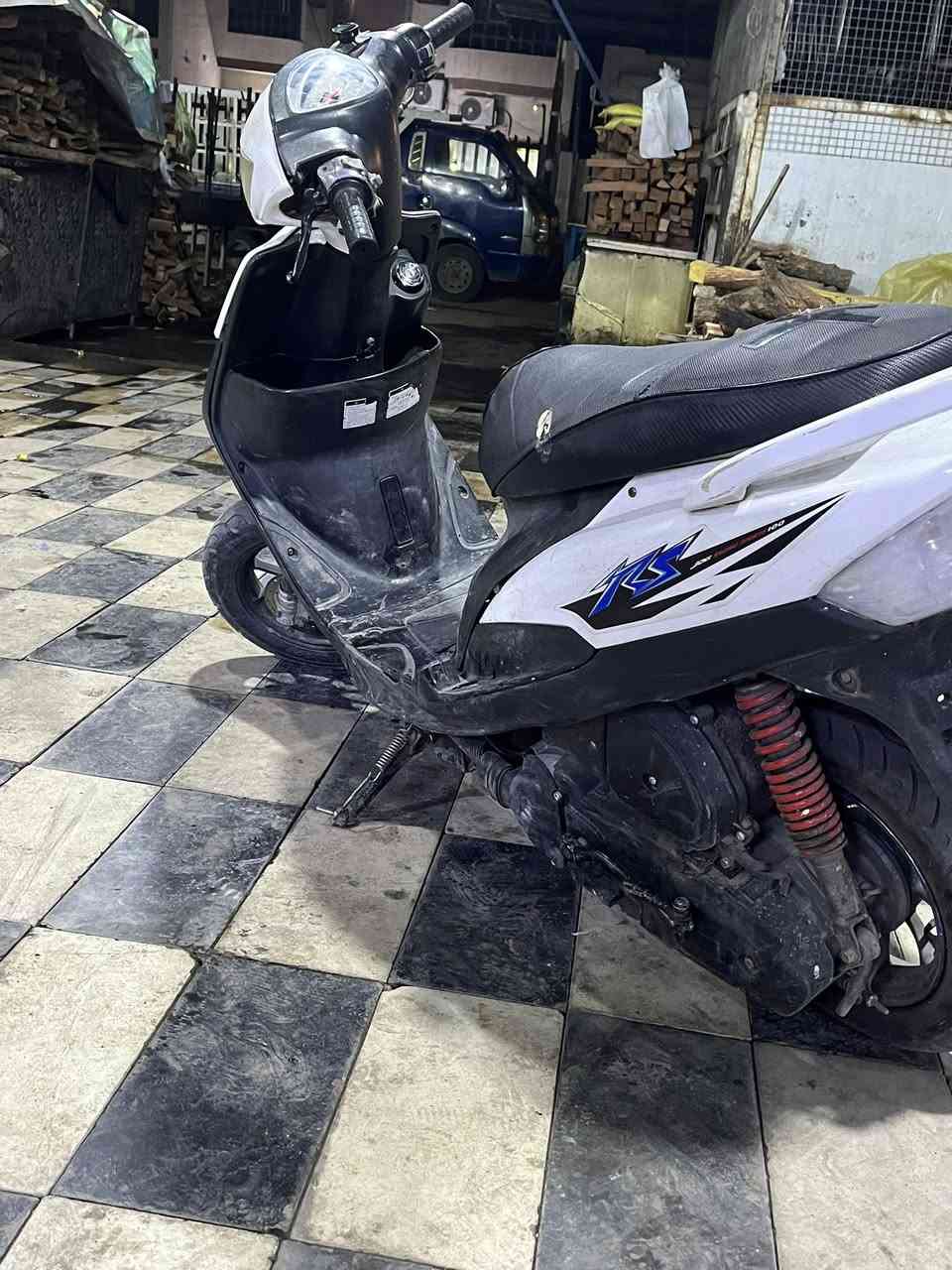 السلام عليكم ماكس عدله للبيع أو مراوس دراجه كلشي بيه الدراجه بس مجفته شغل نضيف قيم وأخذ التصال عله هاذه الرقم ***********
