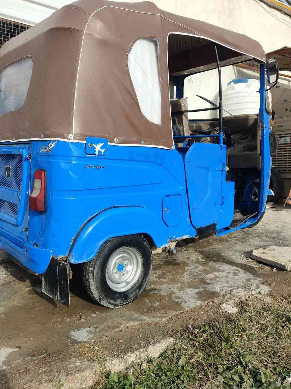 السلام عليكم تكتك موديل 21 بس بل سنوية 20 تحويل ثاني يوم الكشر مابي لا صبغ ولا معجون بس بارد المحرك مكفول لا تنقيص ولا تبخير الاكسل مكفول ترايهة زيرو السعر 6و٨٠٠ وبيها مجال قليل المكان بعقوبة جرف الملح الشراي يتصل عرقم ***********
