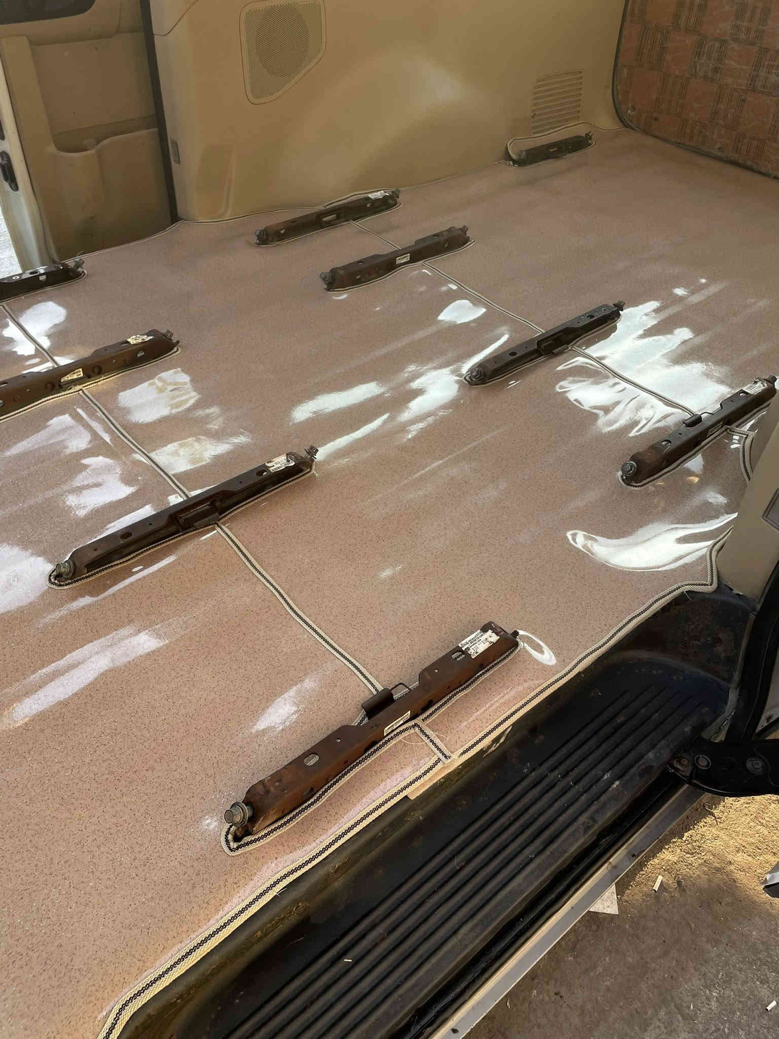 شباب سفاري درجه اوله شرط فحص 🧐 كدام عينك ياله تستلم طلب 😆وينه لي عيب عله شغل لو عله جلد خله يجي باوع وصفن 😂والله سودنكم 🫠اي سفسار عله رقم *********** سعر درجه اوله فول 100صح هيه غاليه بس جلد درجه اوله وشغل كدام عينك وجلد ذا مو كدام عينك تفحصه لا تستلمه وي شي يطلع بسفاري اني فصالك ✅ مربع 🥴ضل بس باوع حسلك كول شدعوه 😂
