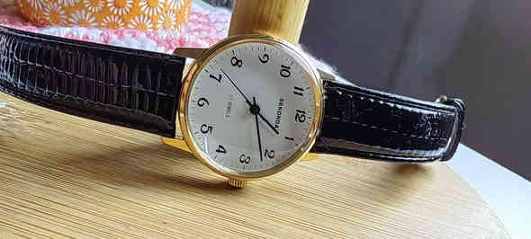 السلام عليكم ساعات نصب تكويك بالة للبيع باسعار مناسبة كلمن وسعره التواصل خاص او على الرقم *********** يوجد توصيل .
