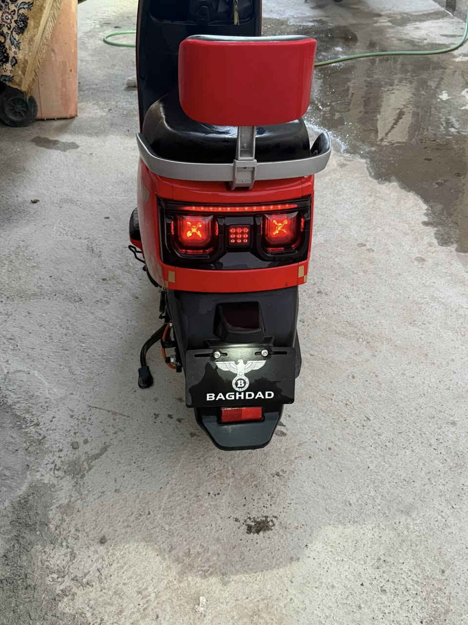 دراجه شحن
مواصفات : 6 بطاريات كبير 

تمشيك 50 كيلو متر 

ملف 2000

دراجه جديده كلشي مابيها 

سرعتها 89 حسب وزن تنطيك سرعه حقيقيه 

تحمل وزن 130 كيلو الى 150كيلو 

دراجه بصمه موديل 25 شهر 10 

للستفسار ***********

العنوان بغداد الكراده كهرمانه
السعر :550 الف
