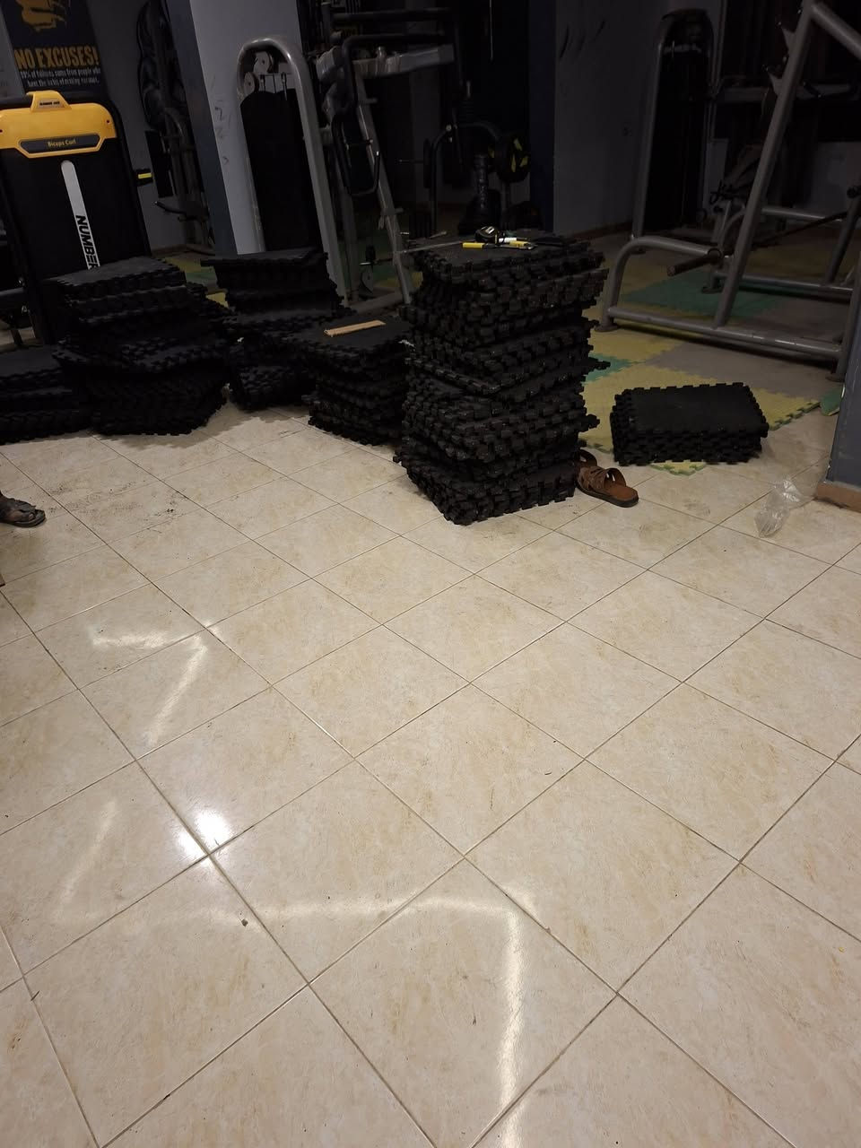 احمي أجهزتك.. وريّح جسمك 💪
​:
صالة الجيم بتاعتك محتاجة أرضية تستحمل! 🏋️‍♂️@
بلاطات الرابر "البازل" هي الحل الأمثل:
​امتصاص عالي للصدمات: حماية للأرضية ولأجهزتك الغالية.
​ثبات تام: نظام تعشيق قوي يضمن عدم تحرك البلاطات أثناء التمرين.
​مقاومة للانزلاق: أمان تام للمتدربين.
​سهولة التركيب: ركبها بنفسك بدون الحاجة لفنيين.
متوفر اسود ساده ومكس (منقط)
متاح تصدير لجميع الدول العربيه 
​📞 اتصل بنا الآن للحصول على أفضل سعر وأعلى جودة!
إشارة إلى الأصدقاء 󱢏 
@فون وواتس  [01099686841]&[01113113294]
#بلاطات #ارضيات #جيم #اجهزه  #رابر #بلاط #بازل@


**إذا كنت صاحب هذا الإعلان وتريد حذفه لأي سبب، رجاءا أرسل رسالة إلى الدعم الفني**