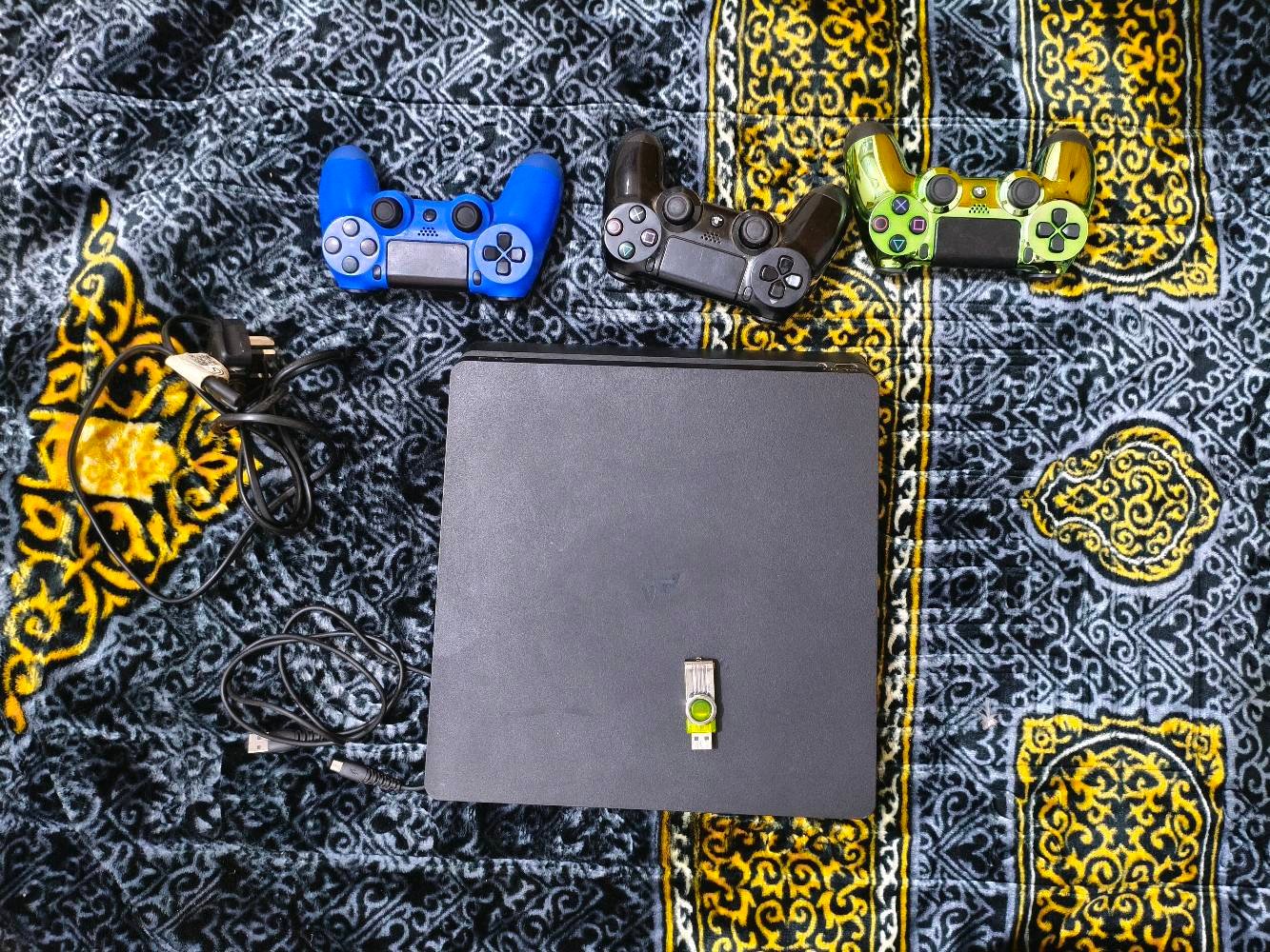 بلي فور مهكر لوك السعه 500 مثل ما موضوح وياه 3 جوستيك 
نظام 9/0.  
المكان بغداد الشعب