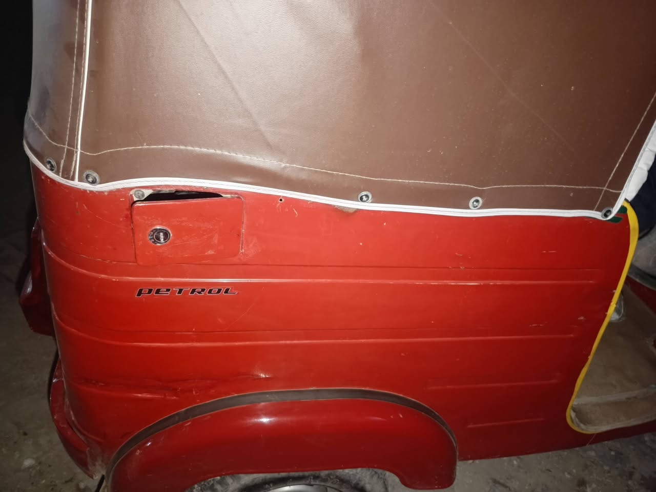 سلام عليكم تكتك موديل 2019/ شهر 4 تكتك بيه 
بس دوس صباغ الباقي كفال من ضربه وصباغ 
تكتك خير من الله حلوه 
مكان بغداد مدينه الصدر رقم ‏‪***********‬‏
