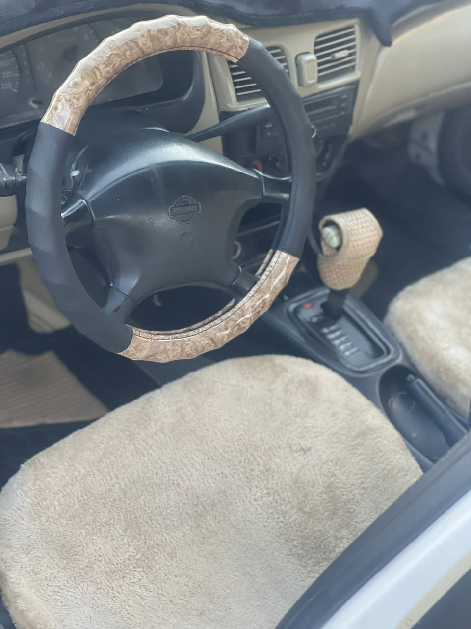 السلام عليكم
نيسان صني 2003 ياباني اصل 
مكينه 1600 قبق اسود 
مكينه +كير + حداديه عالشرط
تخم تاير قبل اسبوع شاده بالباكيت
مصبوغه عام جماليه مكفوله من الكص والظربه القويه
 رقم نجف دولي بأسمي سنويه لل2030 مداور ثاني يوم 
ب60 وبيهه مجال كلش قليل للشراي مكانهه نجف 

‭0777 023 2828‬
