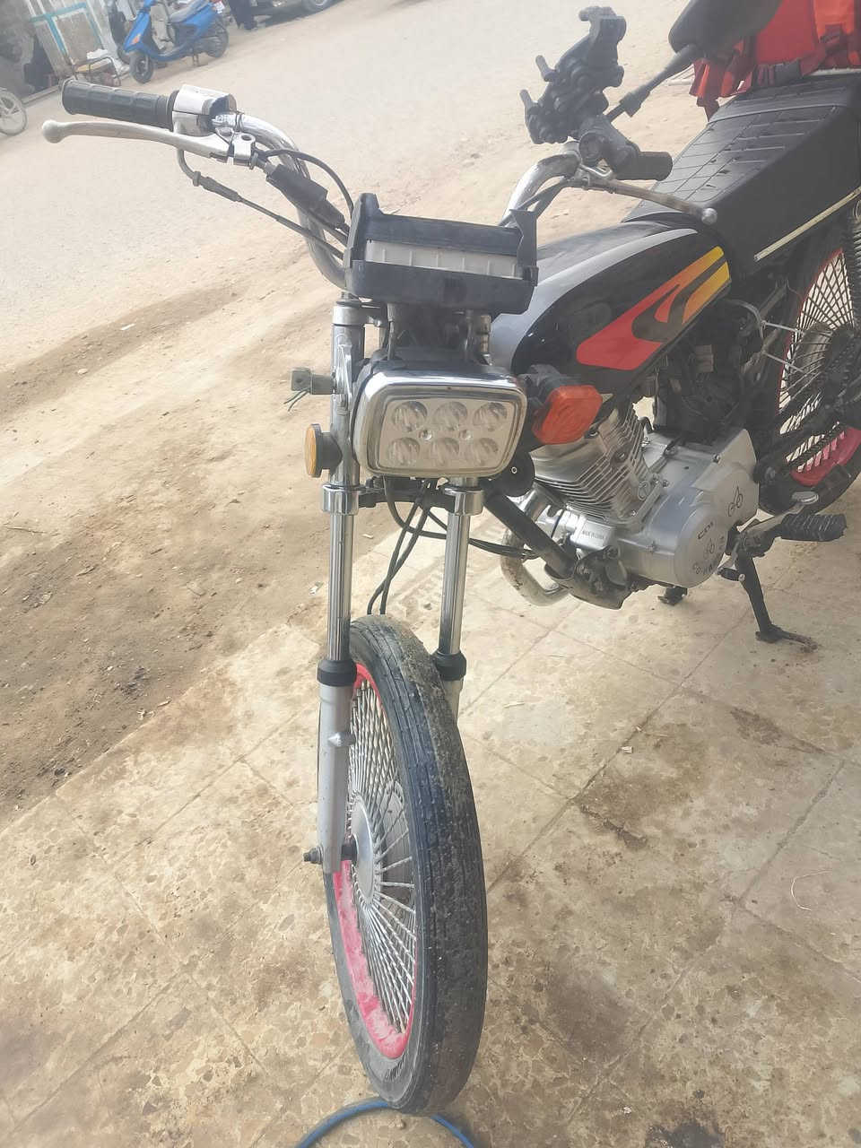 أرشر 2018 اوراق اصولية كاملة مكينه فول مامفتوحة ونضيفة وكهربائيات شغالة نقصها بس باتري شوية يشتغل بس تعبان
550 بيها مجال،***********
