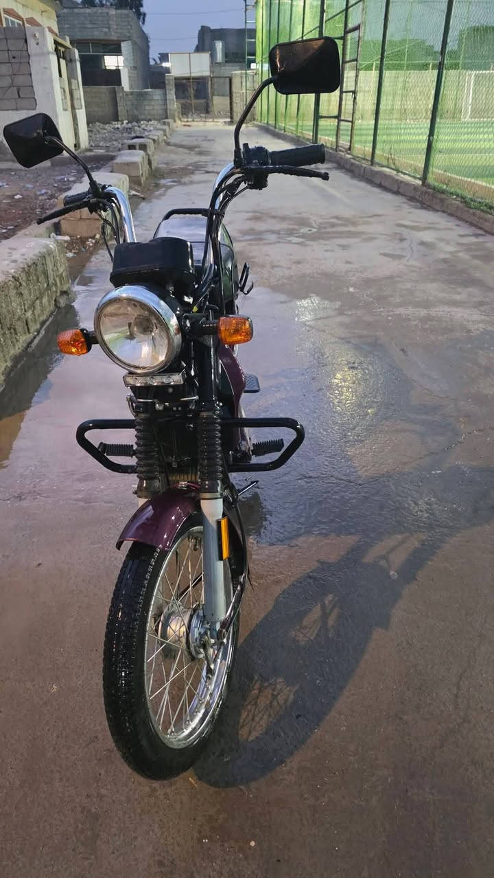 ✨🏍️ إعلان بيع دراجة 🏍️✨
السلام عليكم أخوان 

🏍️ للبيع دراجة TVS هندي أوتوماتيك
🔹 مشتراة زيرو وما صار عليها شهرين
🔹 نظيفة جداً 💯 وبرغي ما مفكوك بيها
💰 السعر: مليون وميتين وبيه مجال
📞 للتواصل: واتساب أو اتصال
***********
