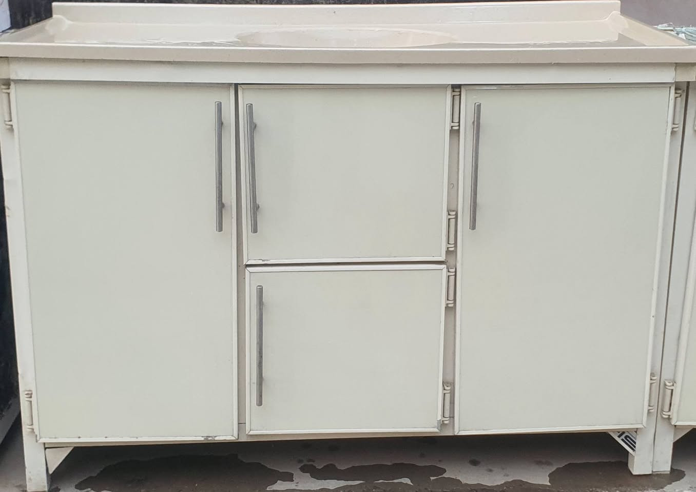 السلام عليكم متاح كاونتر 3قطع مترين ونص والسنك متر و30 السعر 275 وبي مجال حك الجية خارج كلش نضيف وداخل يحتاج غسل فقط هم كلش نضيف 
مرمر جديد 
للإستفسار خاص او الاتصال على الرقم ***********
