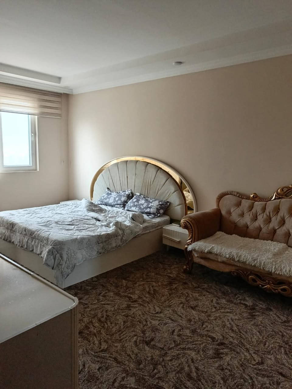 � شقة للإيجار – مؤثثة بالكامل

📍 الموقع: طريق كسنازان – بالقرب من مدينة ألعاب مجد لاند

✨ المواصفات:
• شقة مؤثثة بالكامل وجاهزة للسكن
• تحتوي على 1 غرفة نوم واسعة
• صالة جلوس (هول) مريحة
• بالكون مع إطلالة جميلة
• موقع متميز وسهل الوصول إليه
• تتوفر خدمات الكهرباء والماء بشكل مستمر
• حماية (سكوريتي) على مدار ٢٤ ساعة

📞 للاتصال والاستفسار: ***********
