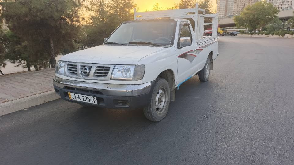 بەناوی خوای گەوورە نیساان بۆفرۆشتن مۆدێل 2002تەبریت لەسەرسویچ سەیارەکە دو پارچەی بۆیاخە چەمەلەخو بۆنید قرچێکی کەمی هەیە زۆر کەمە  سەیارەکە بۆیاخی نیە سەنەوی تازەەیە چوارمانگی ماوە ڕەقەمی تازەیە هەزەی تازەیە چەم چەوناوبۆدی مەزبوتە ماڵی کەسابەتە بەنرخی خوار هەمو بازاڕ ***********لەسلێیمانیم كركوك, العراق
