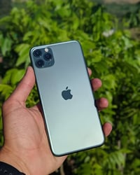 ايفون ١١ • نهايته بدون عملة • للحجز خاص