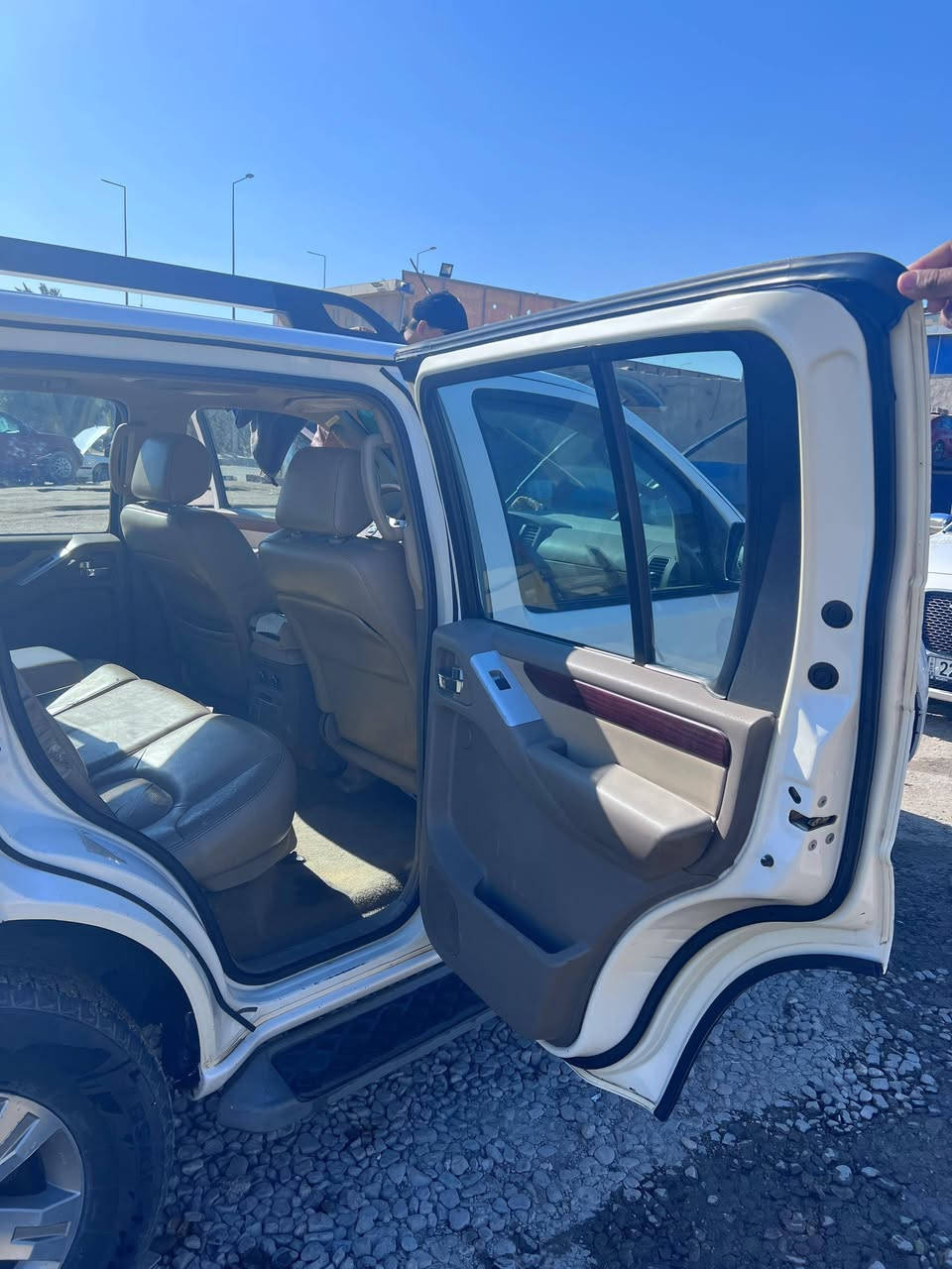 سلام عليكم من رخصه الادمن المحترم نيسان بافندر موديل 2009خليجي LEفول مواصفات السياره نضيفه مال جناي بيهه باب وجاملق بي بارد السعر 110للاستفسار اتصل ***********
