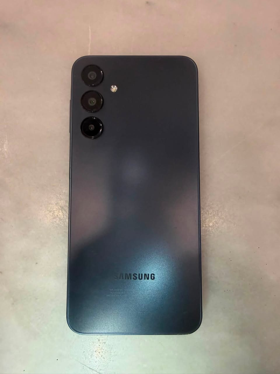 السلام عليكم
جهاز  SAMSUNG A16
غراضه كامله 
نضافته 95%
بي طخه بسيطه بل شاصي 
السعر 170
العنوان :بغداد/ العامريه 
رقم:***********
