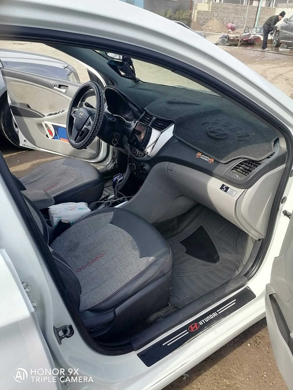 السلام عليكم ورحمة الله وبركاته
للبيع اكسنت خليجي موديل ٢٠١٣ مكفوله من ضربه وصبغ للبيع للاستفسار أو الاتصال على الرقم *********** او واتساب موجود والرقم الثاني *********** واتساب موجود
