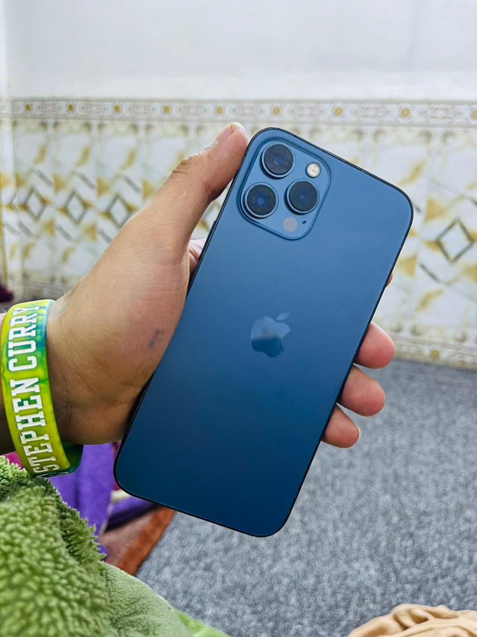 سلام عليكم ايفون 12 برو ماكس ممفتوح بطاريه78 ذاكره 256 فقط بي نقطتين صغار ممبينات بشاشه وشوفت عينك النضافه 👁️
السعر 400 رقمي ***********
المكان بغداد الدوره ابو دشير
