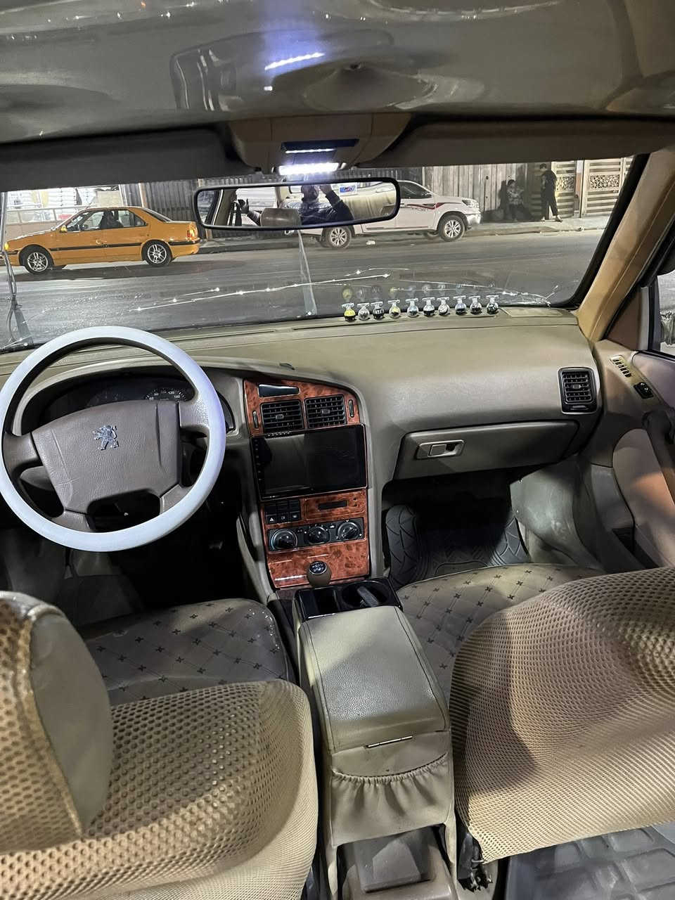 السلام عليكم بيجو موديل2010 سيارة مال بيت بسمنة تبريد تدفئة مكينة مكفولة تخم تاير كهربائيات بلادية صدر جديد السعر 38 بيهة مجال رقم دولي سنوية 26 شهر 4 مكان السيارة الزعفرانية رقم التليفون ***********
