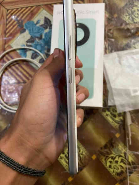 سلام عليكم  مبايل هونر اكس 9سي سمارت الجهاز مكفول من فوك لجوه تجي تاخذه وتفحص وين ما تريد بل يعجبك جهاز صارله شهر من جبته جهاز نضيف  السعر 300 وبي مجال متواجد عل فيس و عل واتساب *********** المكان ديوانيه
