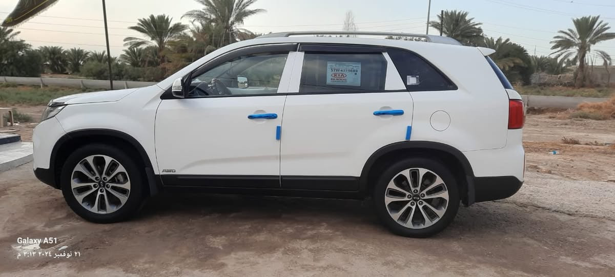 السلام عليكم سورنتو 2015 كويتي 
فول مواصفات عدا البنورما 
مكفوله  وجاهزه من كلشي 
مكينه 6 فور ويل  AWD 
بصمه 2
7 راكب 
حساسات اماميه وخلفيه 
كامره خلفيه 
ماشيه168
لدات امامي خلفي 
مثبث سرعه 
اشاير بالمري زراك لايت 
وبعد بيها هواي مواصفات 
مكان السياره/ الديوانيه
للأستفسار ***********
