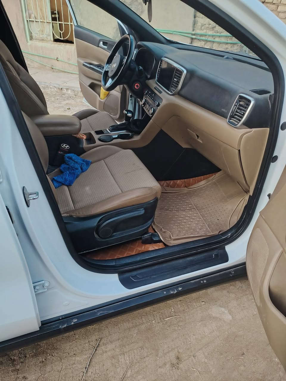 السلام عليكم كيا سبورتج مديل 21
مكفول كفاله بيهه اشويه بارد مبين
محجوزه للمصرف استقطاع مباشر
السعر 195 وبيه مجال لطيبين
يرجاء الاتصال عل رقم راعيهه 

‭٠٧٧٢ ٧٢٣ ٠٤٢٣‬
