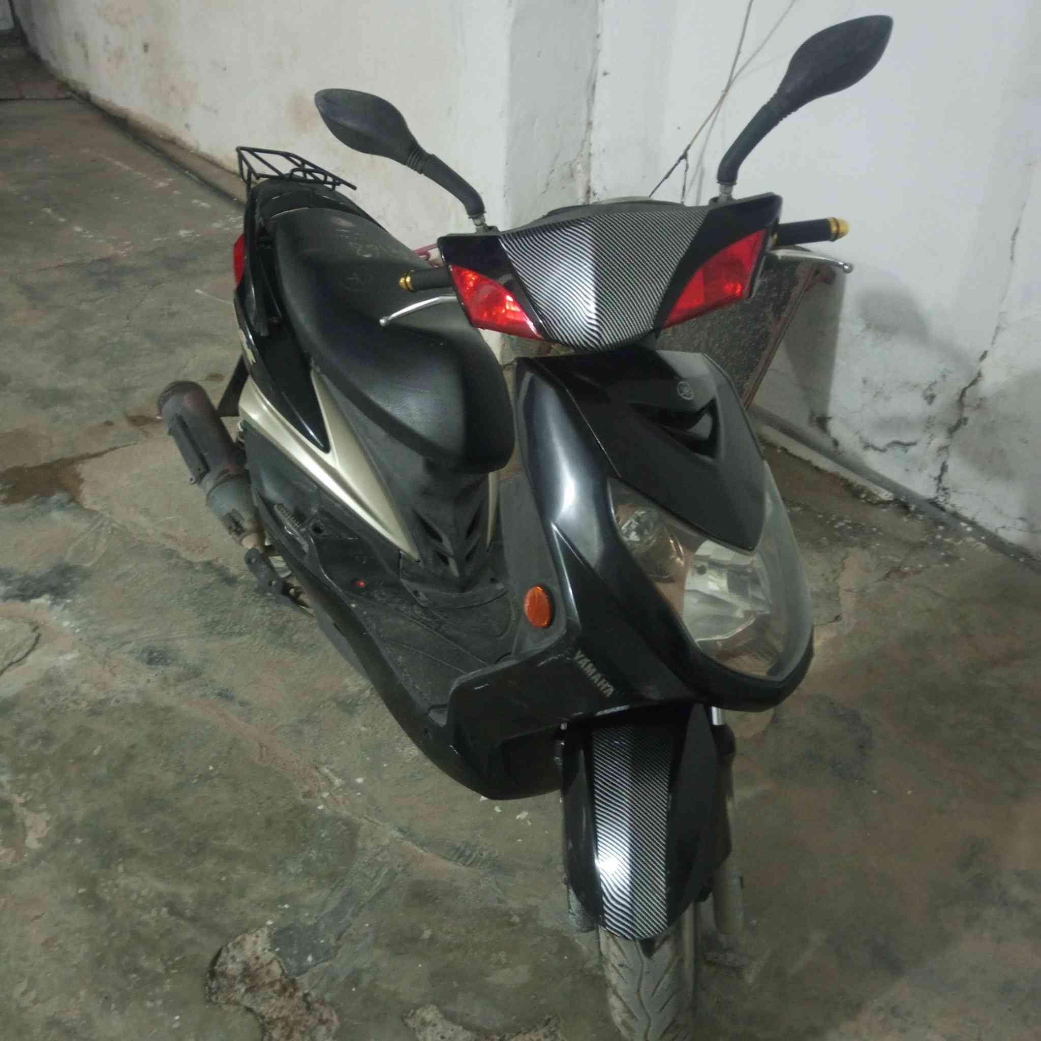 السلام عليكم
دراجة سكنس فحل كوري طلاعات نوزل موديل 2012 دراجة بلادية خير من الله بيهة نقوصات قليلة دراجة رمبة علة ايدي نزلتهة 
 طلاعات 
ويل ذهبي 
مازدة ذهبية 
دشبول 3الوان 
بك لايت لدات مو كلوب 
لايت عالي ناصي اشاير نقوصات الدراجة كفر واقية صلنصة وكلج خلفي تعبان واير بريك خلفي تعبان 
مكاني ديالى شهربان المقدادية 
سعر 975وبيهة مجال قليل 
***********
