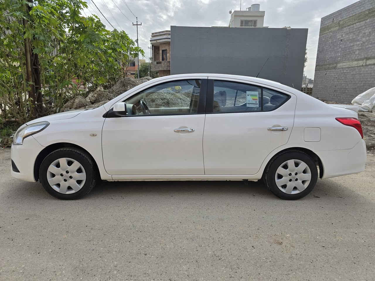 السلام عليكم
للببع
نيسان صني هندي 2021
 السنوية باسمي
$ وبيها مجال 115
44 الف كيلو ماشية
ملاحظة : استخدم بانزين محسن و ودهن ميتاسو
يعني مهتم بيها
(اطارات جدد من ٦ شهور براند نيكسن)
(فطر بالزجاج جهة الراكب) 
للتواصل اسيا + وتساب موجود ***********
