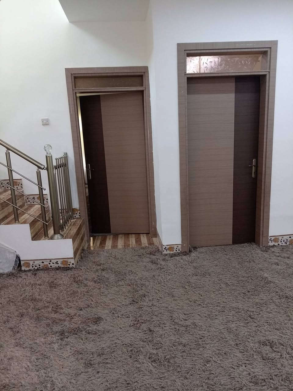 خانویەکی 200مەتری لەپنجا علی بەرامبەر مەلعەبەکەی حوڕیە بۆفرۆشتن بۆزانیاری پەیوەندی بەم ژمارانەوە بکەن 
***********
بیت للبیع فی پنجا علی یم الملعب الحریە
