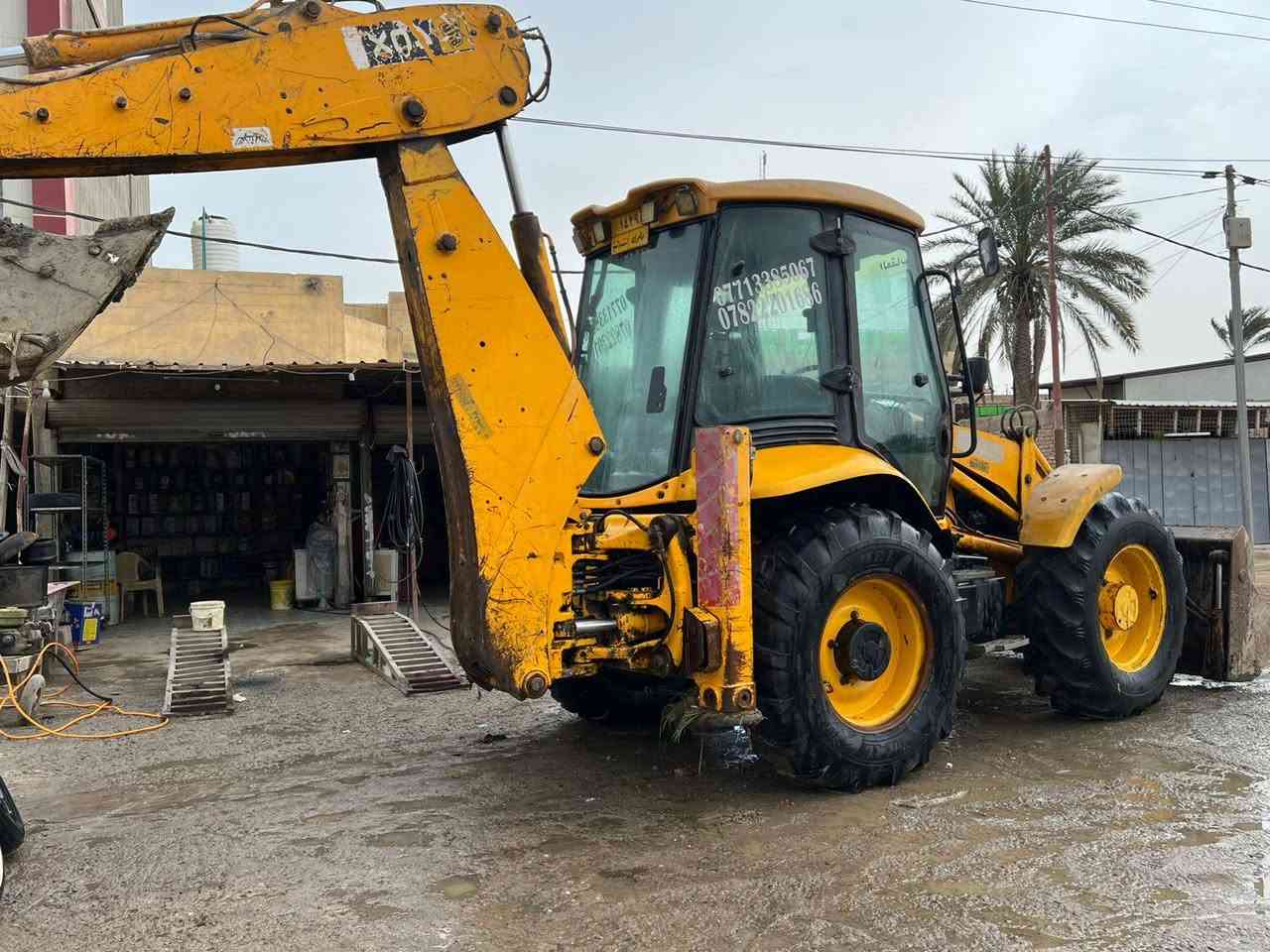 سلام عليكم للبيع حفاره JCBموديل 2003 فول موصفات ***********
***********
