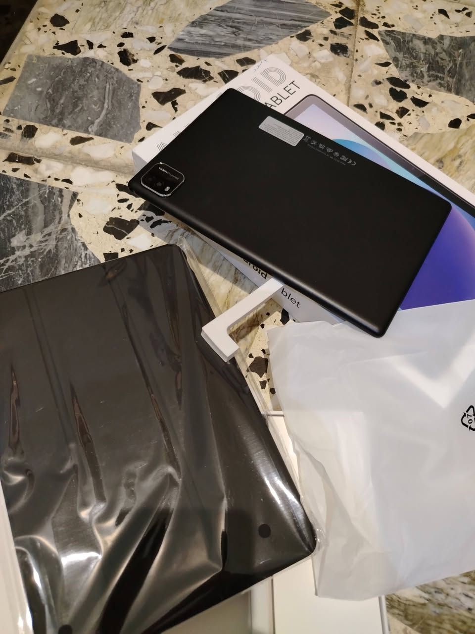 📱 تابلت جديد للبيع
الحالة: جديد بالكارتونة ✅
ذاكرته: 64Gb
الاستخدام: دراسه او للاطفال
النوع: Tablet PC
شاشة كبيرة وكاميرا واضحة 👌
بطارية قوية وأداء ممتاز 🎮📺
يجي ويا شاحن وعلبته الأصلية 📦
💰 السعر: 150 وبي مجال 
بغداد حي العامل الاتصال ***********
