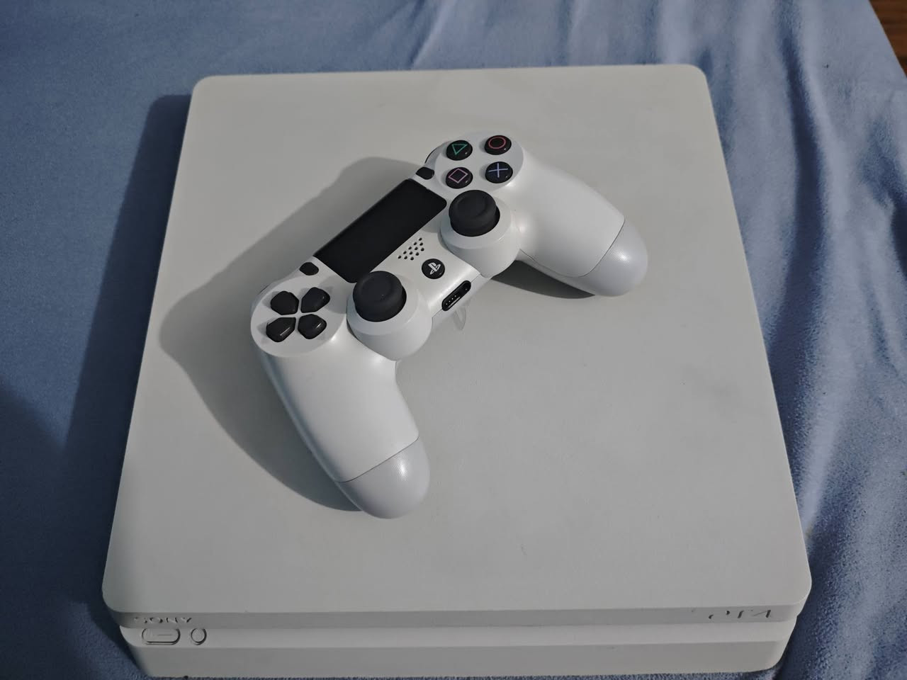 السلام عليكم
متوفر PS4 Slim مهكر إصدار 12.52 مع جميع الملحقات الأصلية:
يد تحكم (Joystick) أصلية واحدة
كيبل HDMI
كيبل شحن
كيبل طاقة
الكارتون 
ومعه UPS 850.
الجهاز نظيف جداً، لوك ستيكر الوكالة موجود، غير مفتوح، غير مصلح، وما بي أي عطل أو ضرر. يحتوي على مجموعة من الألعاب.
السعر مع الـ UPS: 315
السعر بدون الـ UPS: 295
للتواصل واتساب: ***********
