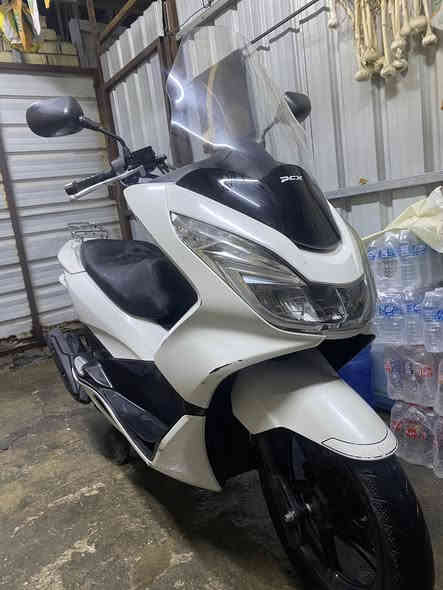 بي سي اكس (PCX) 
2018 ياباني جيل الثاني 
دراجة نظيفة بس كفرات بيه شخوط محرك مكفول 
بانزين محسن ودهن ليكي مولي وكالة
مابيه اوراق دراجة جيب فيتر وافحص نهايتها 16 ورقة قفل 
مكاني الكرادة 52
***********
