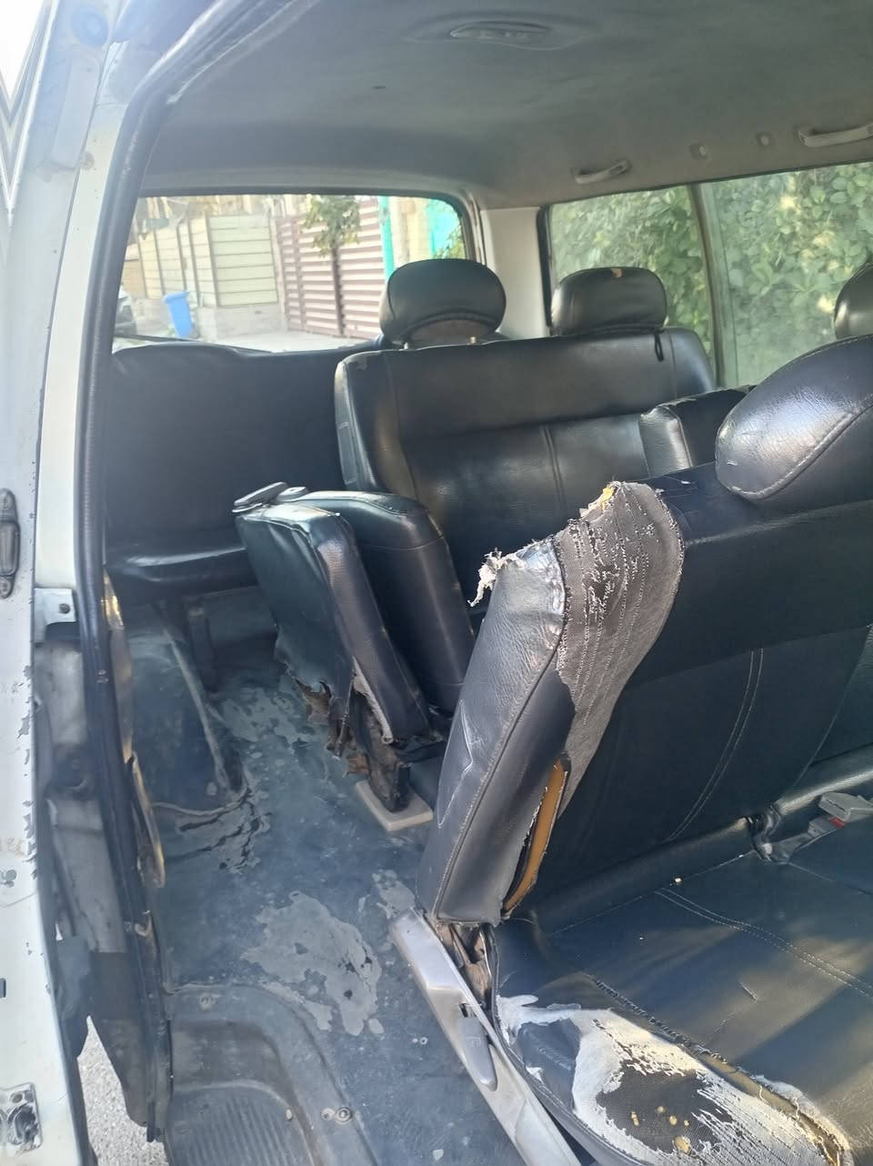 السلام عليكم سياره بريجو موديل ٢٠٠٠ شواصي واحد معمر والاخر لا سياره حلوه كير محرك اشويه بيه بخار قليل جدا اكسل صدر ممتاز كهربائيات شغاله كله السياره حلوه وجاهزه من كلشي مصبوغه حزام وبيه بلباب السلاليت معجون قليل وبلصفحه الطويله هم بيه معجون السعر قفله ٦٨ ورقه وحلو وجهازه سنويه ٢٨ يله تنتهي رقمه واسط با سم ولد بصويره اوجهك وياه الاتصال ***********  مكاني بغداد حي الجهاد الاطباء
