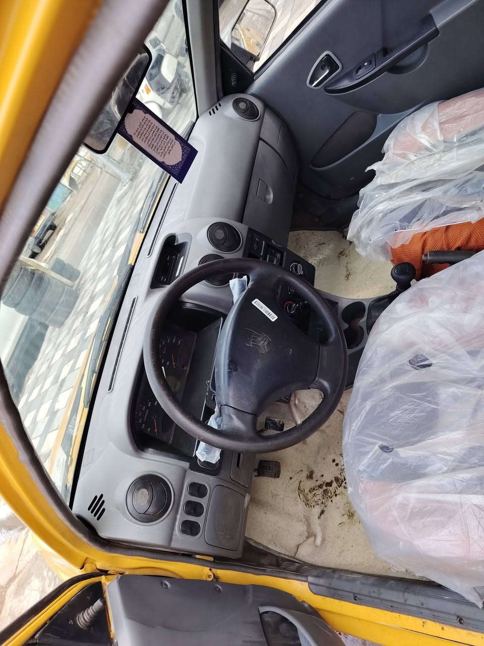 سلام عليكم سايبا موديل 2015البيع سياره لا صبغ ولا تبديل بلاديه مال شركه العامه معده ضربه يم قبق البانزين وبعدهي مامصلحه العنوان بغداد الشعب *********** سعر 35 هيه مصفره غرامات سنويه صاقطه عله المشتري  من سنه 2021
