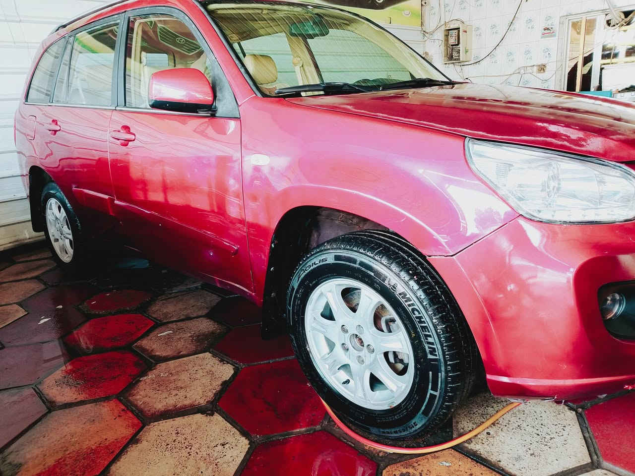 .السلام عليكم
للبيع تيكو . موديل 2013 . رقم بغداد الماني مشروع وطني. 
كير ومكينه مكفولات بلاديات . مكفوله من الحادث والصبغ . تبريد تدفئه شغال كهربائيات شغاله . سياره حلوه ونظيفه. السعر 60$ ورقه وبيها مجال 
العنوان بغداد الجديده
***********
