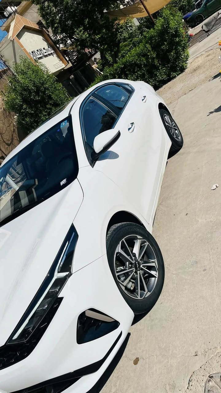 حبايب k3 انتاج الصين 
فووول 1/1 معروف مواصفاتة عدة الكرسي مو كهرباء 
موديل 2023 كفالة عامة 
عدة  طخة بسيطة بهلال الجاملغ الخلفي 
ترجع بارد والباقي موضح بالصور 
ماشية 15الف و900 
جديدة بمعنى الكلمة تجي وتشوف بعينك 
مكاني بغداد السيدية ***********
السعر 133$ وبيه مجال انشالله بالمعقول
