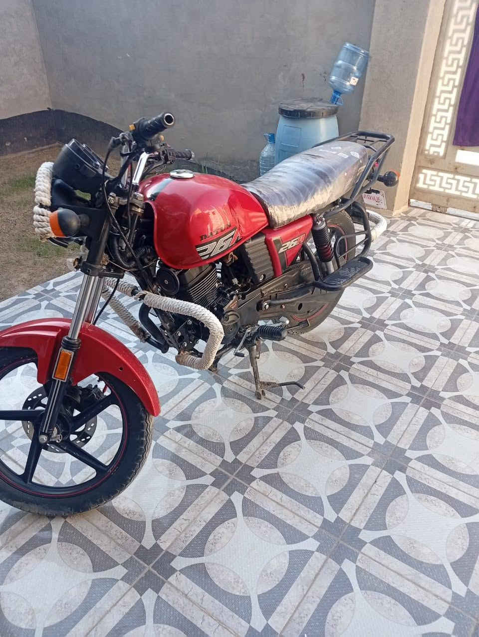 سلام عليكم دايون 23 للبيع دراجه مكفوله كفاله عامه الله شاهد من بيت للشغل بس اوراق سكنر دراجه ماذب عليه ربع دينار السعر 1300 وبيه مجال *********** واتساب موجود 24 ساعه بأي وقت اتصل وبيك خير وتددل
