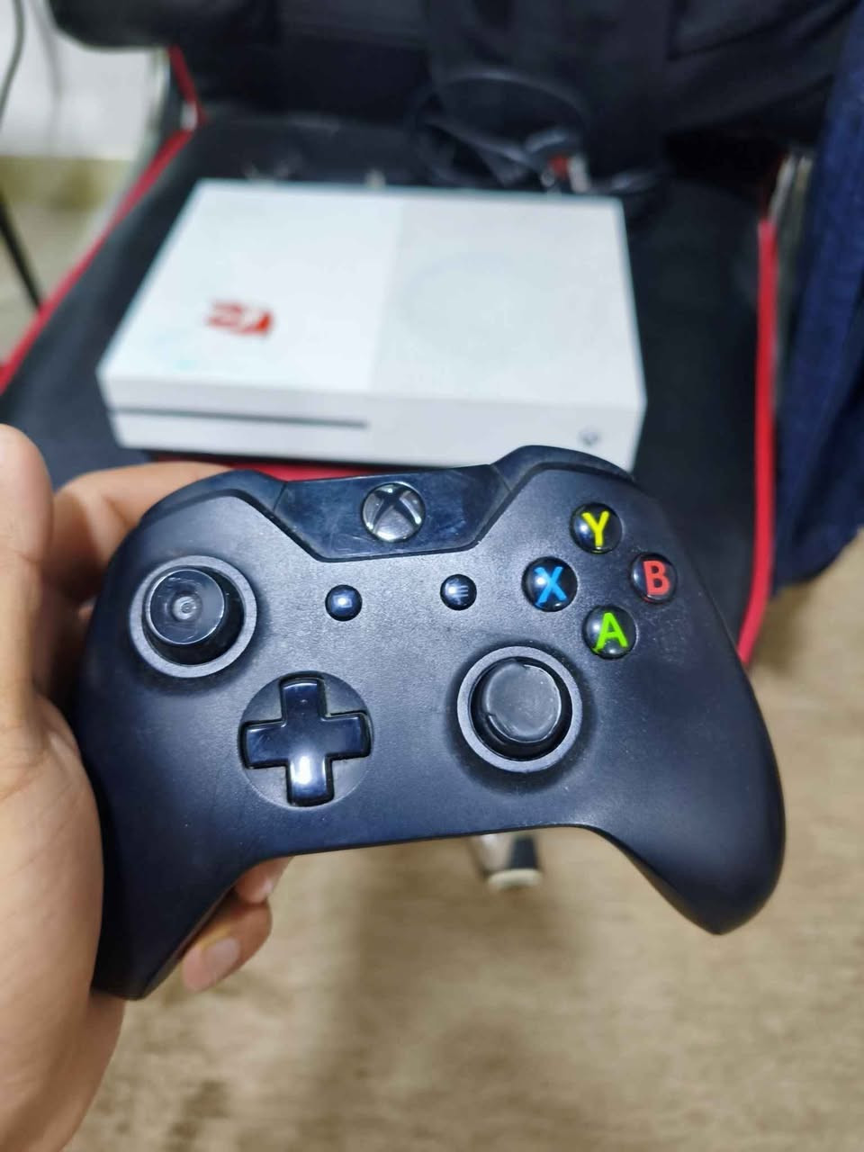 اكس بوكس ون الجهاز شغال مابي شي ويا يده وحده مكاني هيت بصائر سعره 170 
*********** هيت, الأنبار
