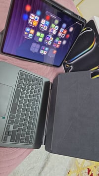 ipad pro m5  13" کسر کارتون للبیع للاستفسار تواصل واتساب 07804196999