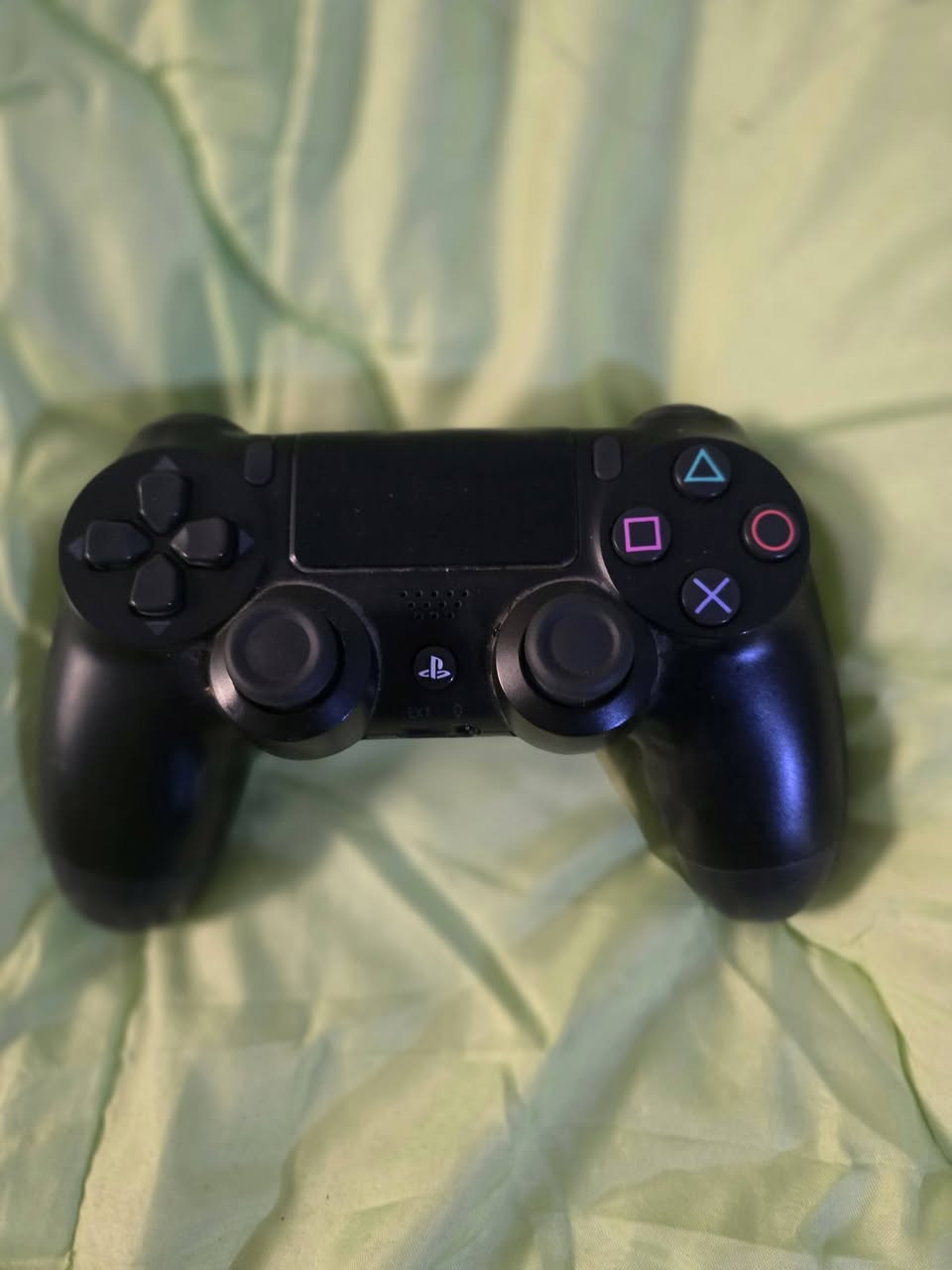 بلي ستيشن فور سلم خليجي ذاكرة ٥٠٠ كيكابايت للبيع ما مفتوح نهائيا وما طافية عليه الكهرباء نهائيا اخو الجديد وياه جويستك واقراص ٣ فيفا وقراند والدر رنك السعر ٣٥٠ الف توصيل داخل حي الجهاد والعامل فقط (***********)
