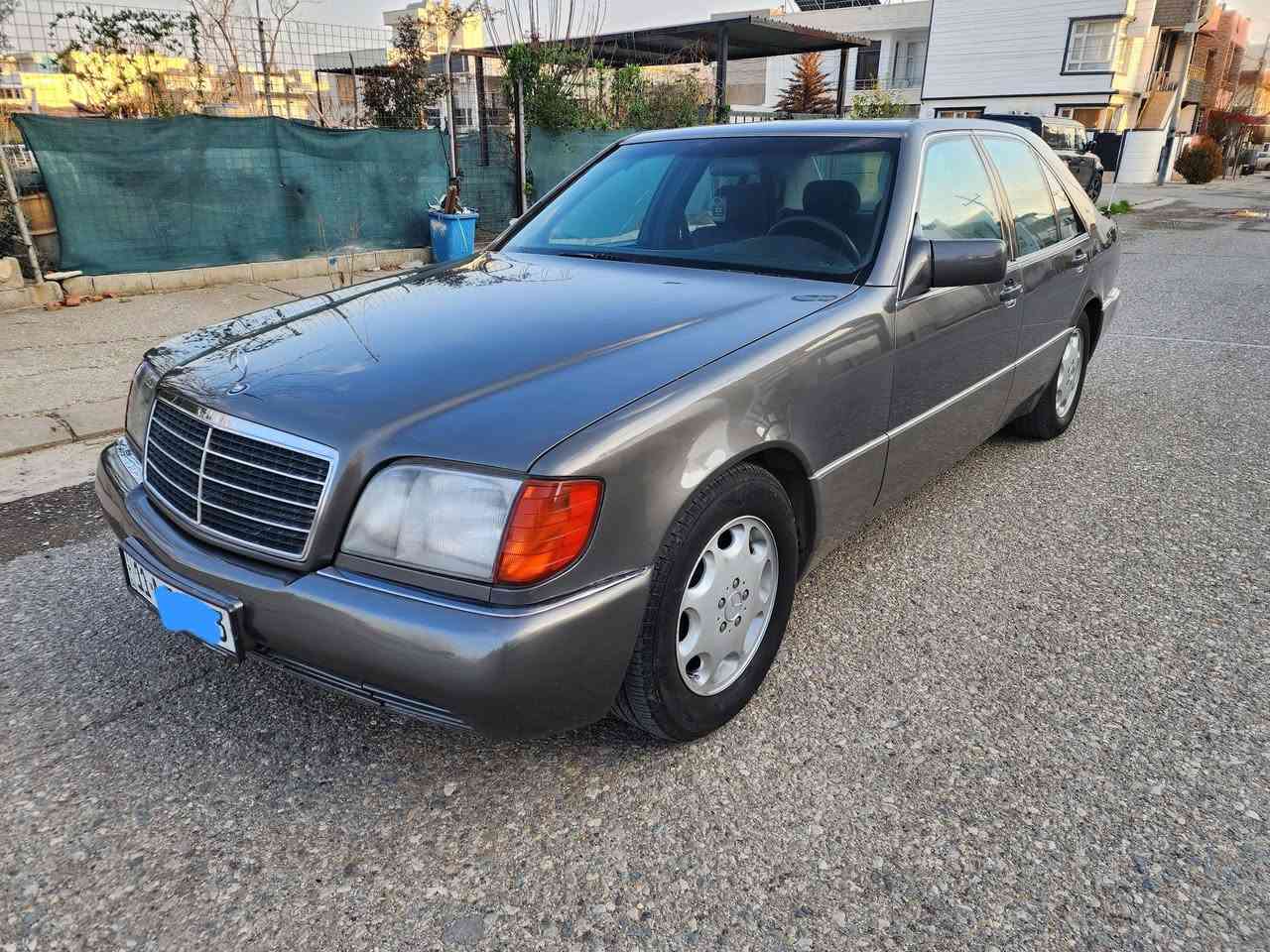 مارسيدس شبح موديل1992
رقم بغداد سنويه وهزه ورقم كله جديد بسمي
لون رصاصي مصبوغه عام  جماليه بدون ضربه ولا خياس 
مكينه كير كفاله كله بلاد
حجم 320 s
تبريد شغال قطعتين
كهربائيات السياره كله شغاله
دبل جام دبل مروحه دبل فيت بم دبل هورن
فتحه سلايت شغال
داخل مخمل جديده
اريلات البك شغاله
السياره سيرفس كامل عليه تخم تاير جديد حداديه 100%
السعر 8,500$
مكان السياره بغداد العامريه 
***********
