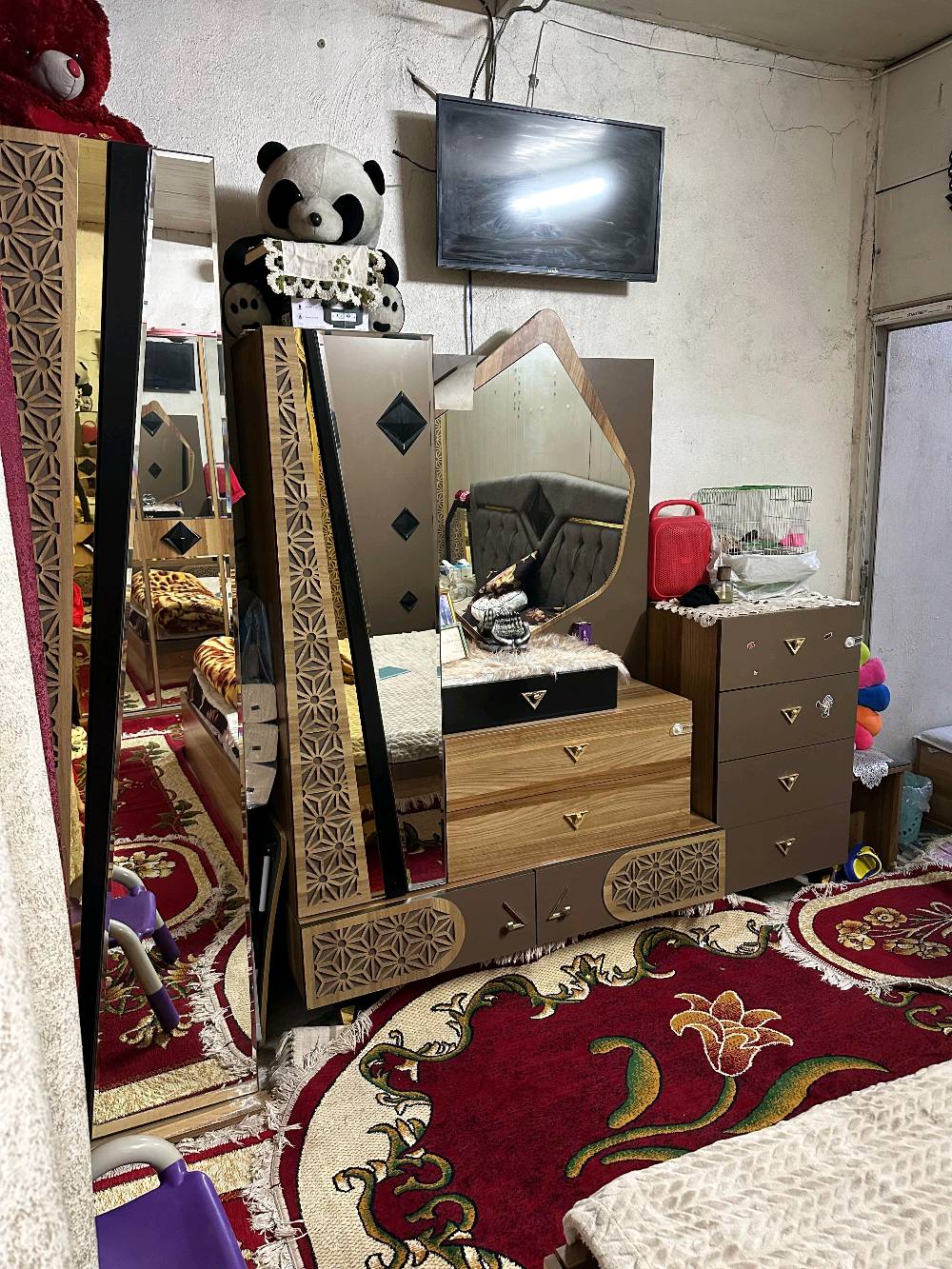 السلام عليكم 
غرفه تركي ٩قطع أول العام اخذتهه مليونين
رايدتهه ب٧٥٠ بيهه كم ضرر بسيط 
مكاني بغداد الشعب حي البساتين شارع التكاتك

***********