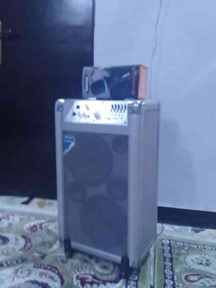 سماعة للبيع السماعة جديدة صوت حلو شحن + كهرباء السعر ٧٠ الرقم ***********
