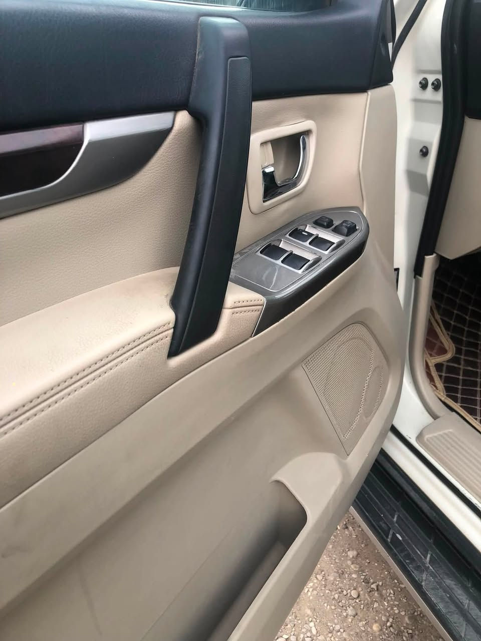 باجيرو حبتور ٢٠١٥. السيارة بأسمي. رقم بصرة. محرك ٣٨٠٠. السيارة بيها بنيد مبدل ومصبوغ بس بدون ضربةوالفحص موجود عند المندلاوي. ماشية ١٨٠. مكانها ناصرية. ***********. السعر 170وبيها مجال. الشراي يتصل وبي خير ويتدلل.
