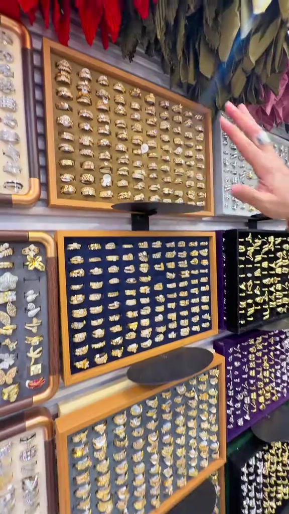 ⁨	⁨	⁨	⁨	⁨	اختيارك هو بداية نجاحك ✨ مع لازاروس… إكسسوارات جملة بتصاميم حديثة وجودة تستحقها 💎 خلّي واجهة محلك تحكي عنك 👌 أسعار منافسة | تجهيز سريع | شحن متوفر 🚚 📌 احفظ المنشور وتواصل ويانا 📞 ***********⁩ #اكسسوارات #اكسسوارات_جملة #جملة_فقط #تجار_جملة #LAZAROS مشاريع_ناجحة⁩⁩⁩⁩
