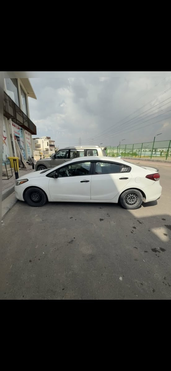 السلام عليكم كيا فورتي موديل ٢٠١٨ للبيع وارد أمريكي حادثها فقط أربع بوب السياره تخبل وخير من الله تبريد وتدفىه مثبت سرعه أبريك abs  كامره خلفيه ومابيها شي خير من لله من كل النواحي الصدر جديد كلشي سليم للاستفسار الاتصال *********** تحياتي

