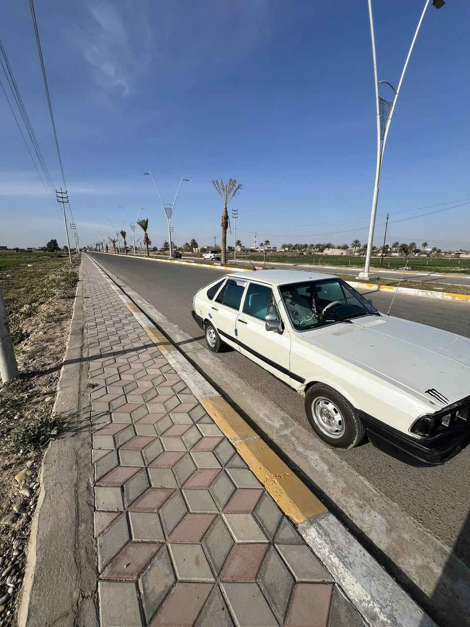 @برازيل موديل ١٩٨٧
محرك نضيف
كير نضيف
صدر تعبان امامي خلفي نضيف
شرط التحويل
سياره حلوه
مسجل شغال 
كهربائيات كلها شغاله من الايت لل بك
تواير ٤ جدد حته السبير جديد
مكان السياره البوعجيل 
السعر ٢٠ وبيها مجال 
***********تصال عل صاحبه👉🏿
