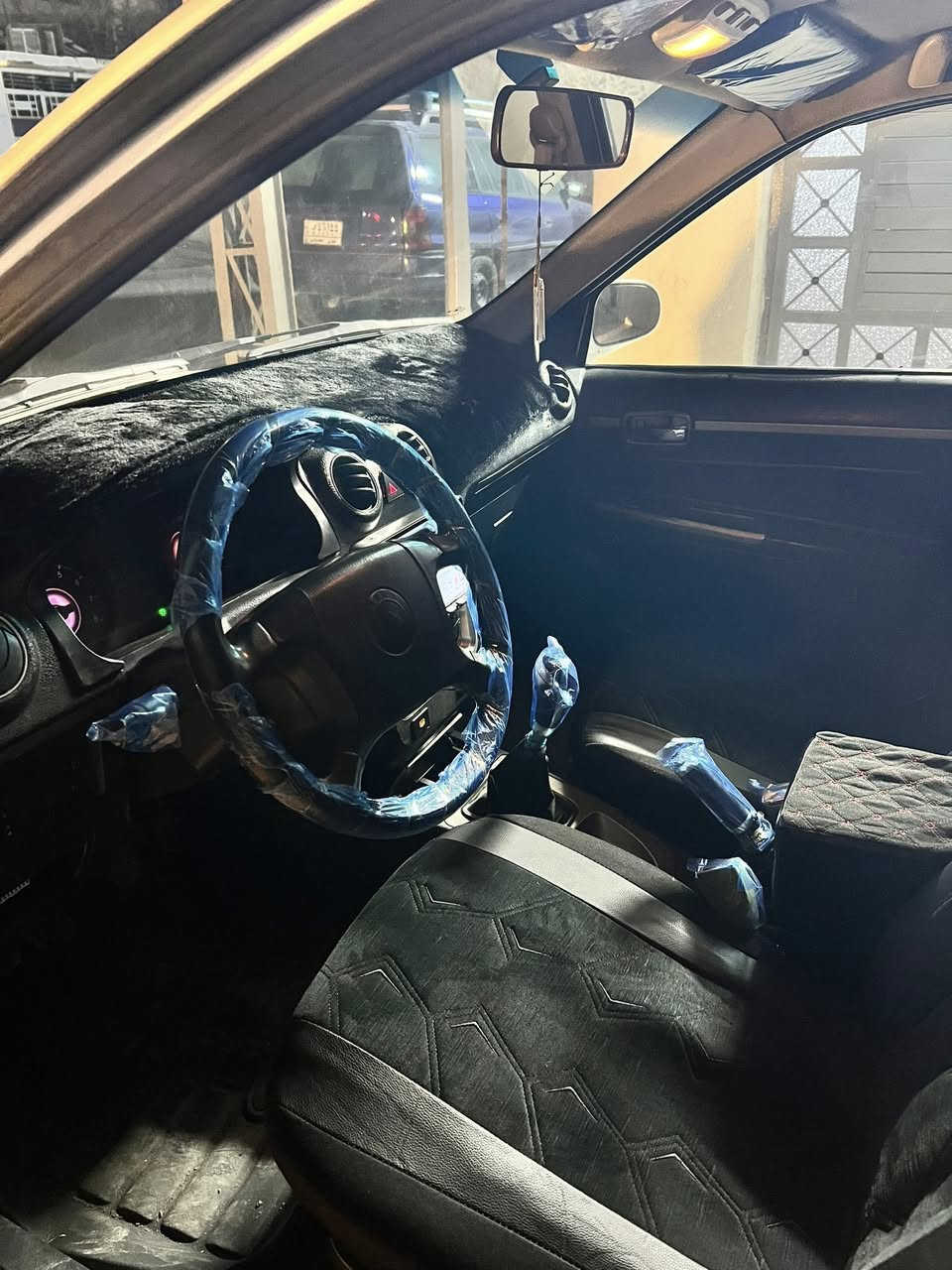 السلام عليكم 
للبيع سي كي موديل 13 قصه حديثة 
كير مكينه بشرط 
رقم الماني سنوية عظم 27
كابون بانزين موجود ورقي 
بيها 3 مكانات بارد فقط بدون صبغ او ضرر 
تبريد تدفئء بشرط 
طخم تاير جديد 🆕 
طخم امامي وخلفي جديد 
وايرمنية وكهربائيات بشرط 
مكاني موصل الايسر 
***********
واتساب موجود السعر 62 وبيها شويه مجال لشراي
