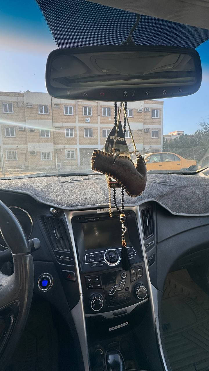 سوناتا موديل 12فول واحد على واحد بصمه بانوراما رقم بغداد بسمي مري شفط السياره مكانها بابل بيها جاملغ امامي ونفسه مضروب موضحه بالصوره وبيها بين البابين السعر 85وبيها مجال ***********
