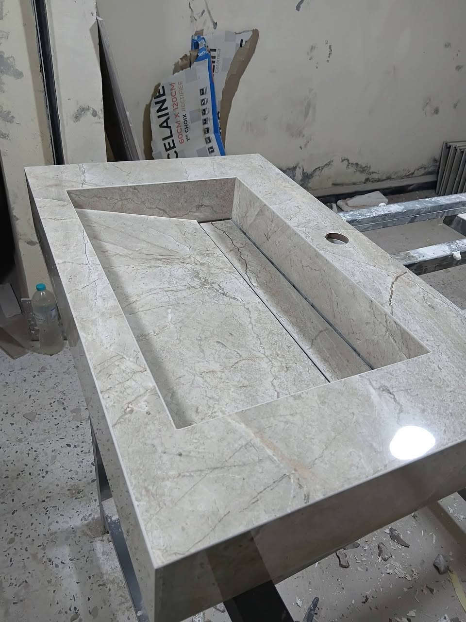 متفرق حاليا  لكافه اعمال السيراميك والبرسلان 
رفوف مغاسل ديكورات شلالات 
*********** وتساب
***********وتساب
